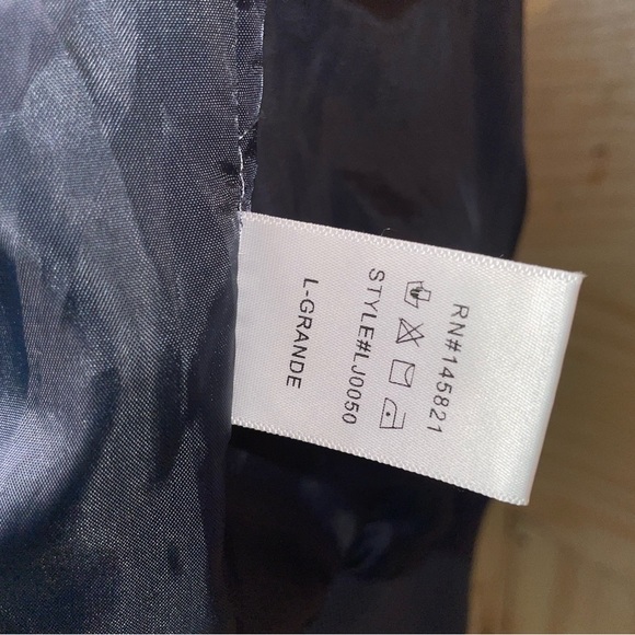 LISTICLE Velour Full Zip Ruched Sleeve
Bomber Jacket Sz Lg - Picture 8 of 9